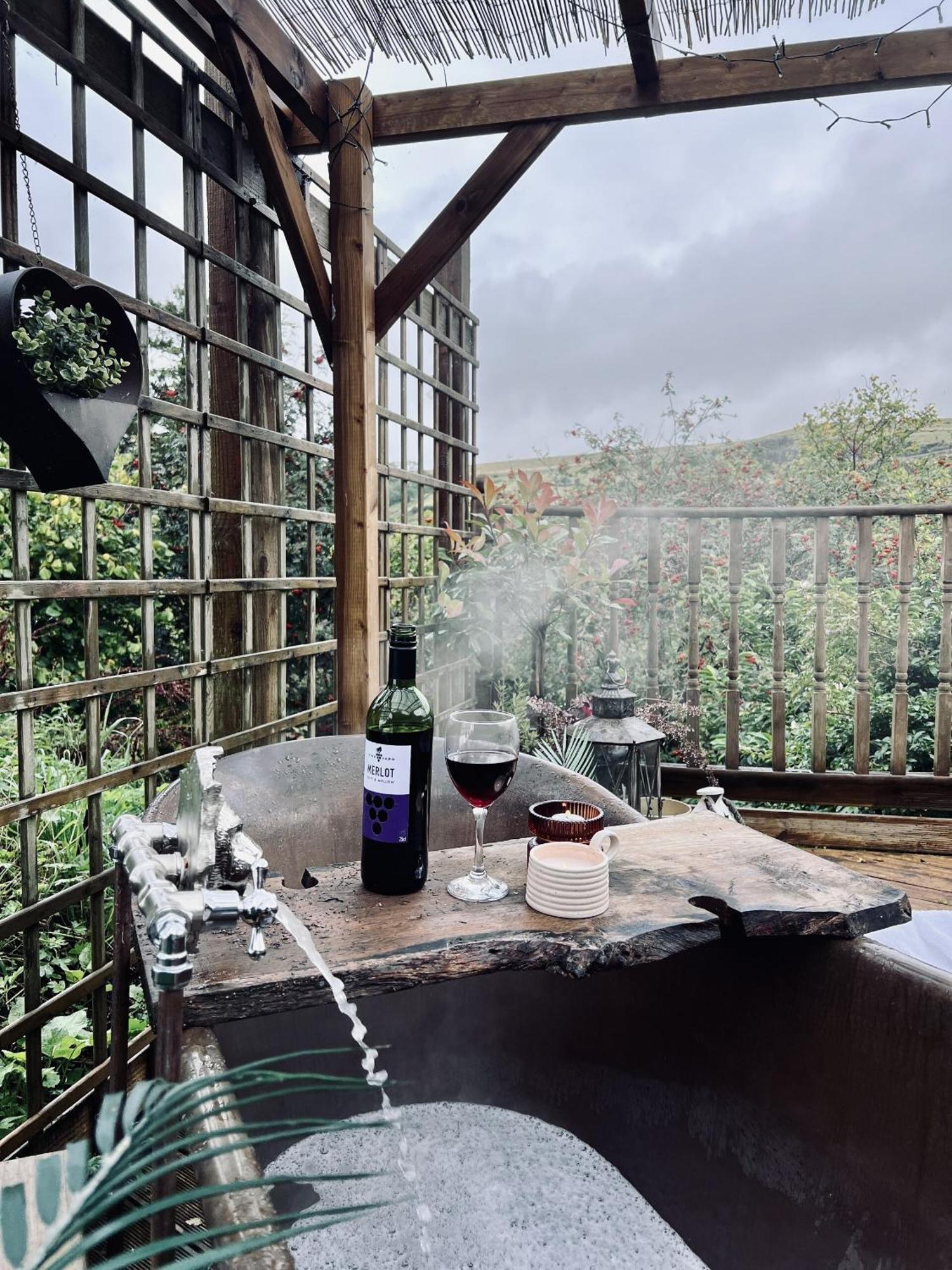 1 - Ein Trysor Cudd - Outdoor Bathtub - Incredible Views Βίλα Pont Sticill Εξωτερικό φωτογραφία