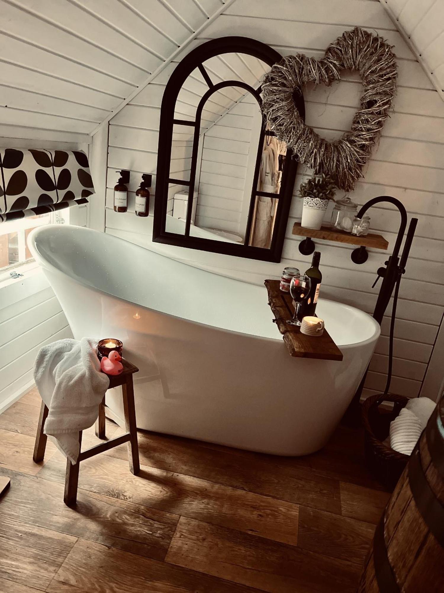 1 - Ein Trysor Cudd - Outdoor Bathtub - Incredible Views Βίλα Pont Sticill Εξωτερικό φωτογραφία